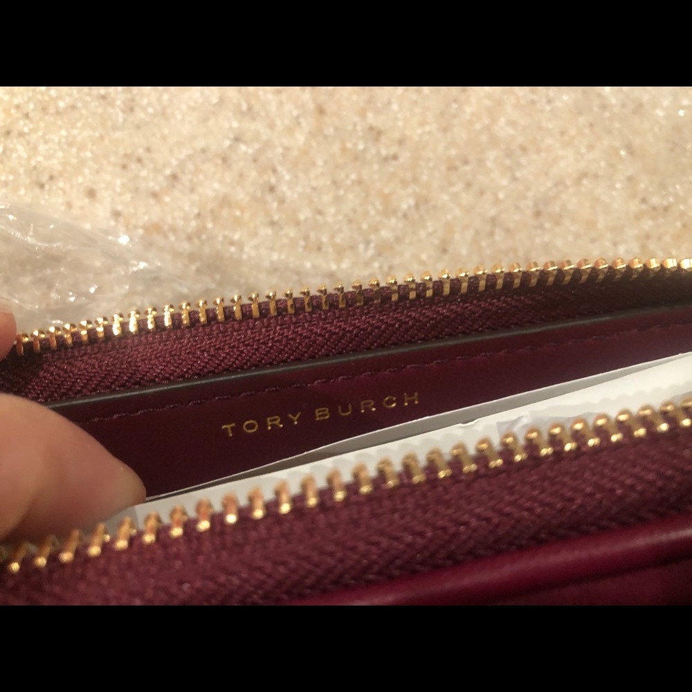 Tory Burch Kira wallet in Imperial Garnet - Picture 6 of 9